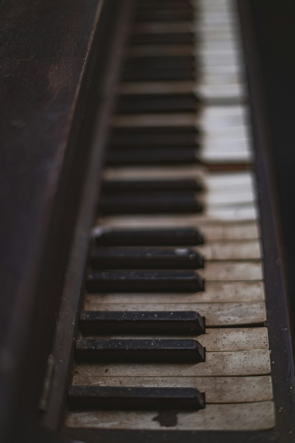 black and white piano keys