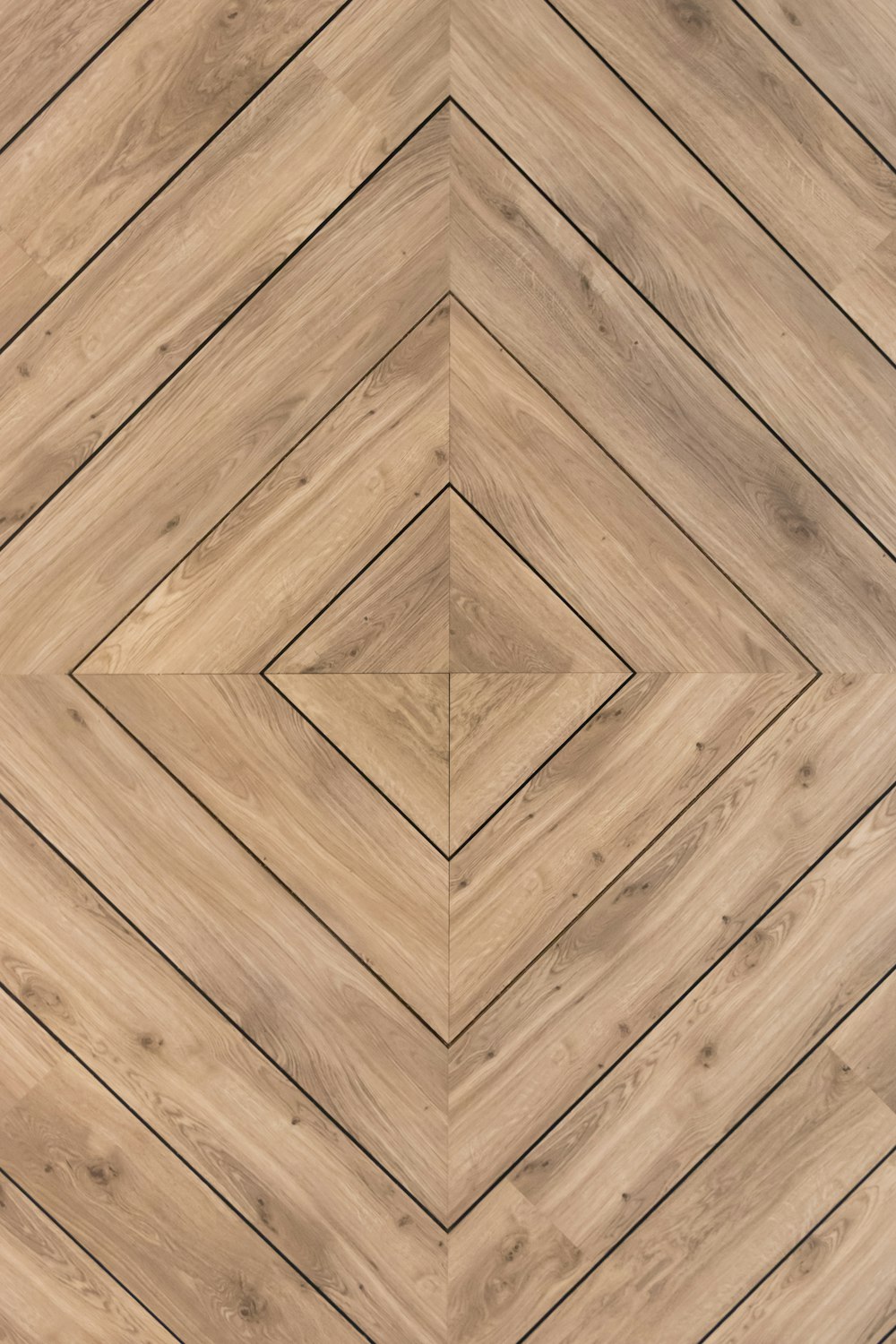 Pavimento in parquet di legno marrone