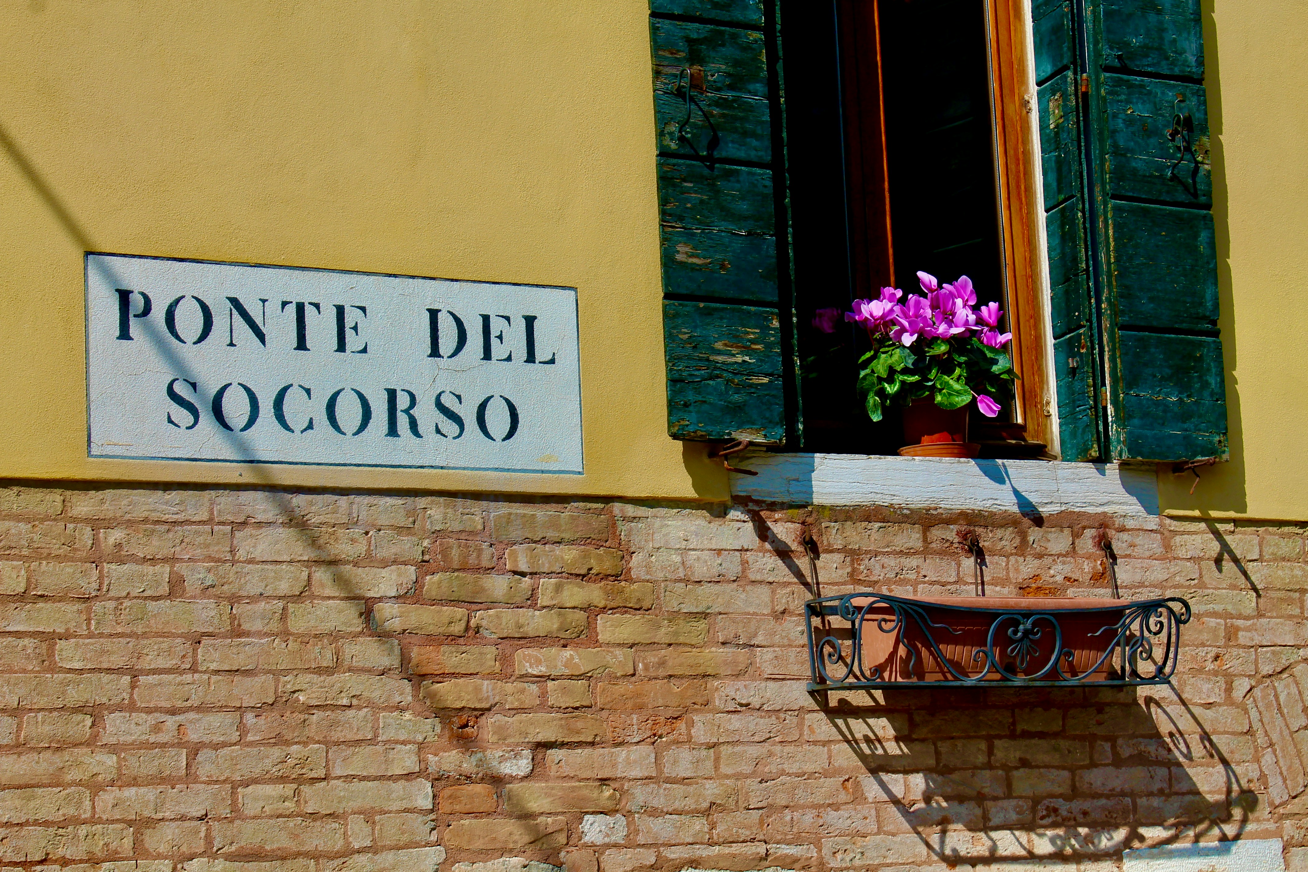brown metal frame with welcome to the beach signage