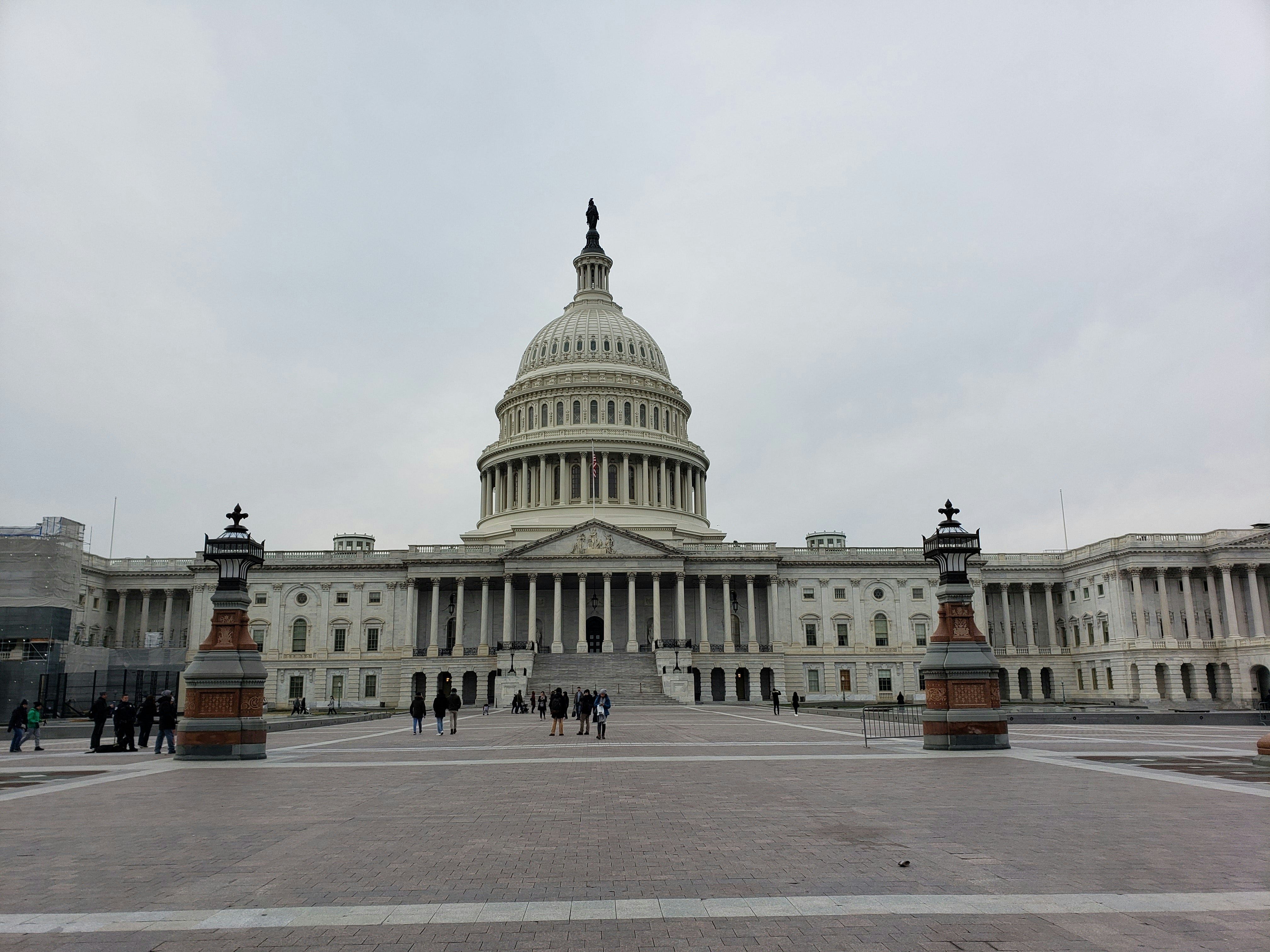 gray computer monitor