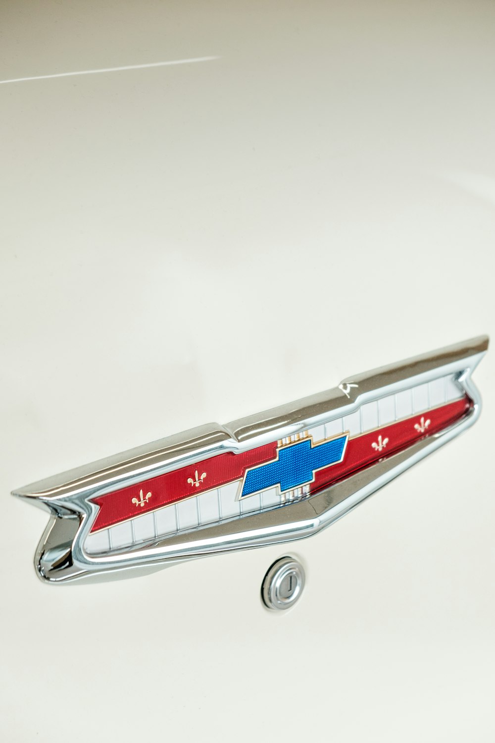 silver and red car door handle