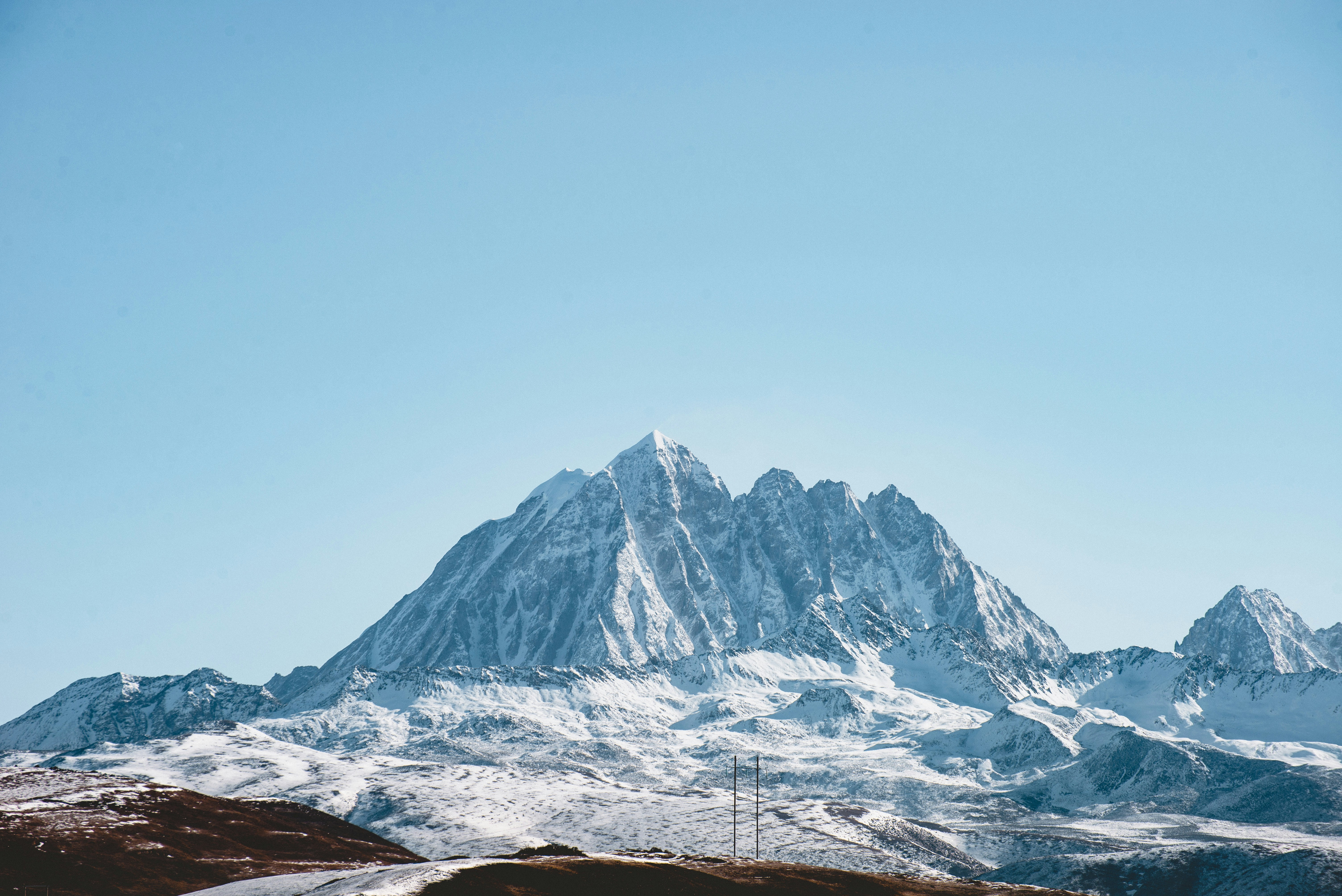以下為五個誇張吸睛的標題（點閱誘餌風格），字數限制在 25 字內：