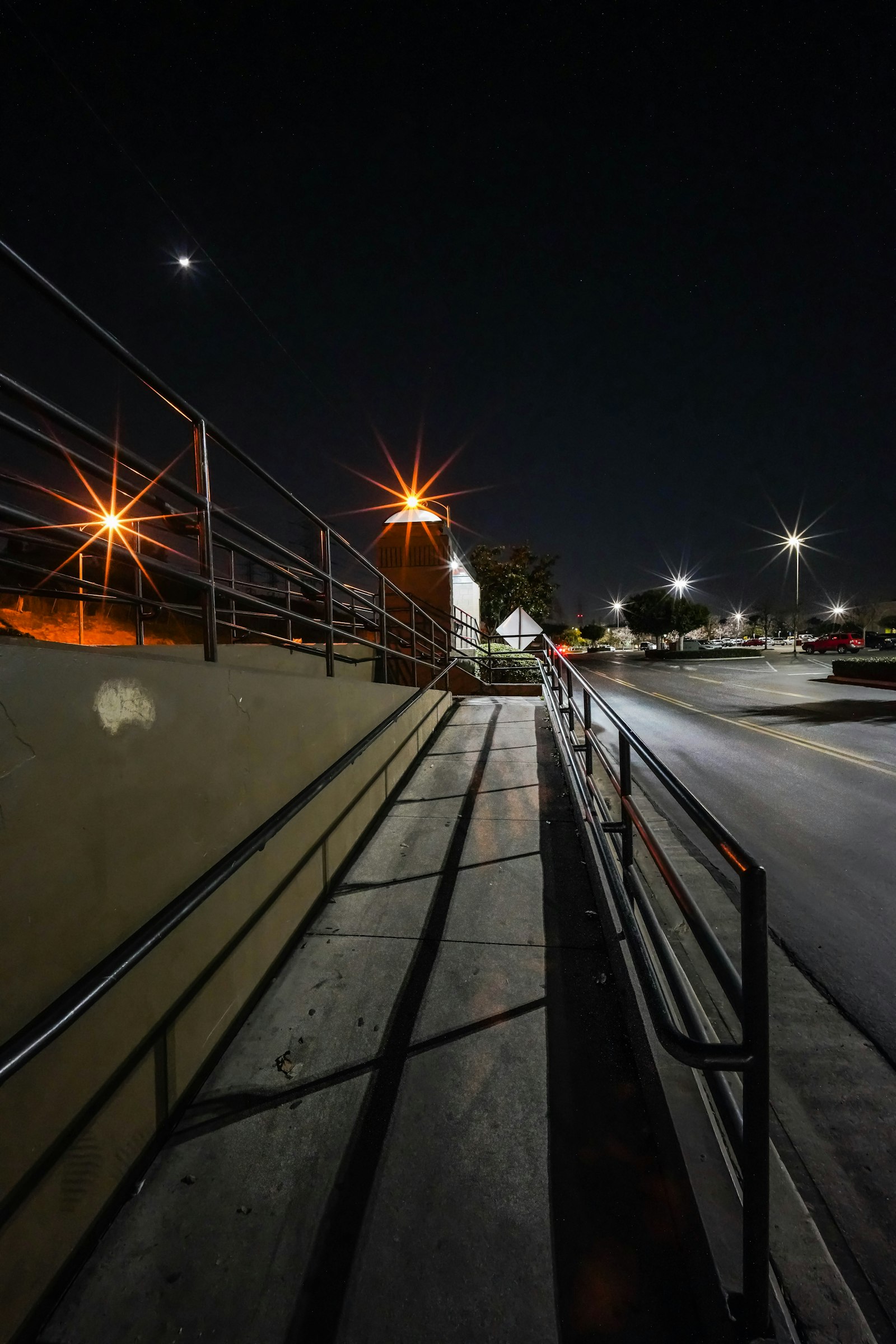 Voigtlander SUPER WIDE-HELIAR 15mm F4.5 III sample photo. Gray concrete road during photography