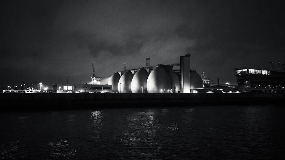 grayscale photo of city skyline