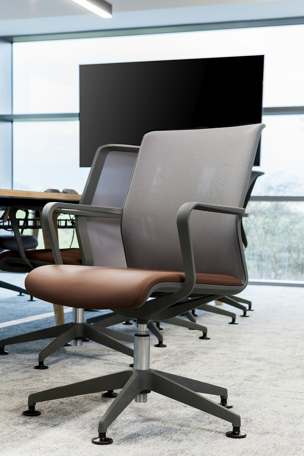 black and brown office rolling chair