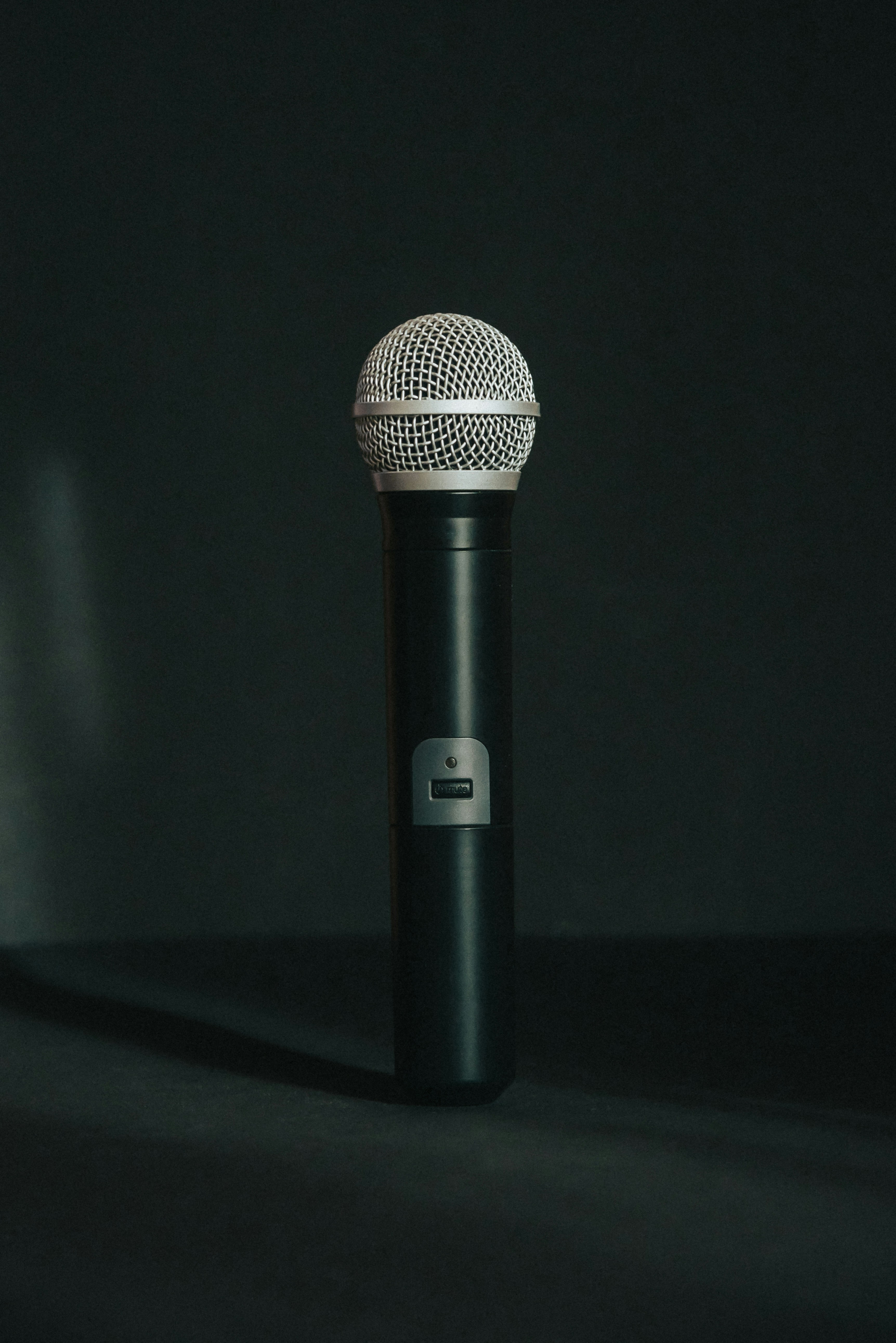 The Ultimate Guide to the Best Handheld Microphones in the UAE