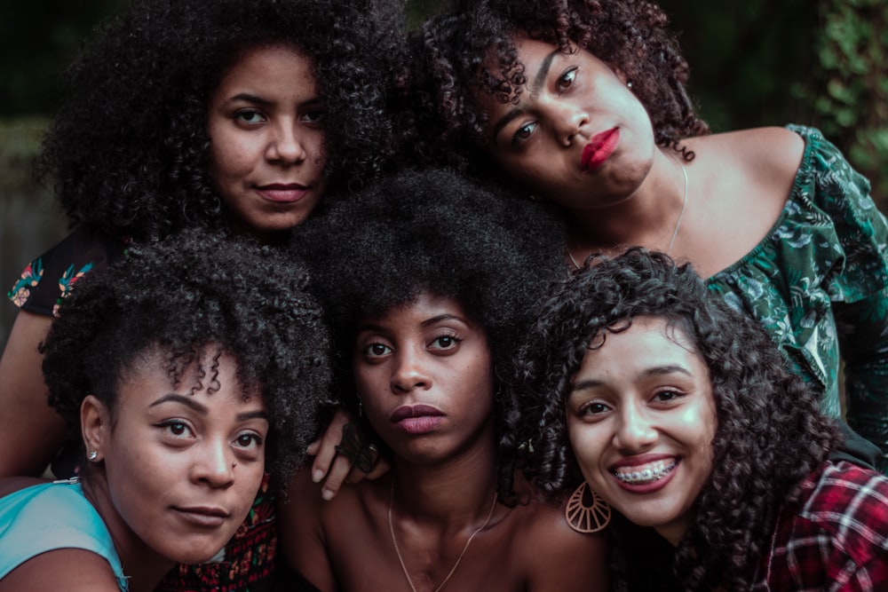 2 women with curly hair