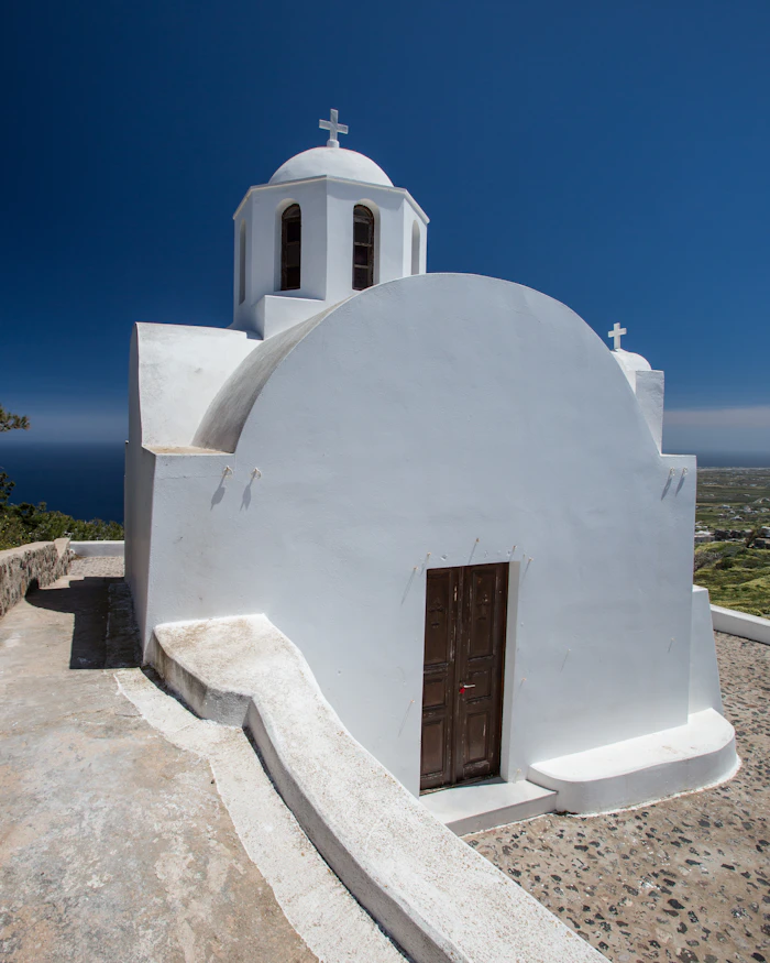 Architecture grecque blanche sous ciel bleu, Santorin