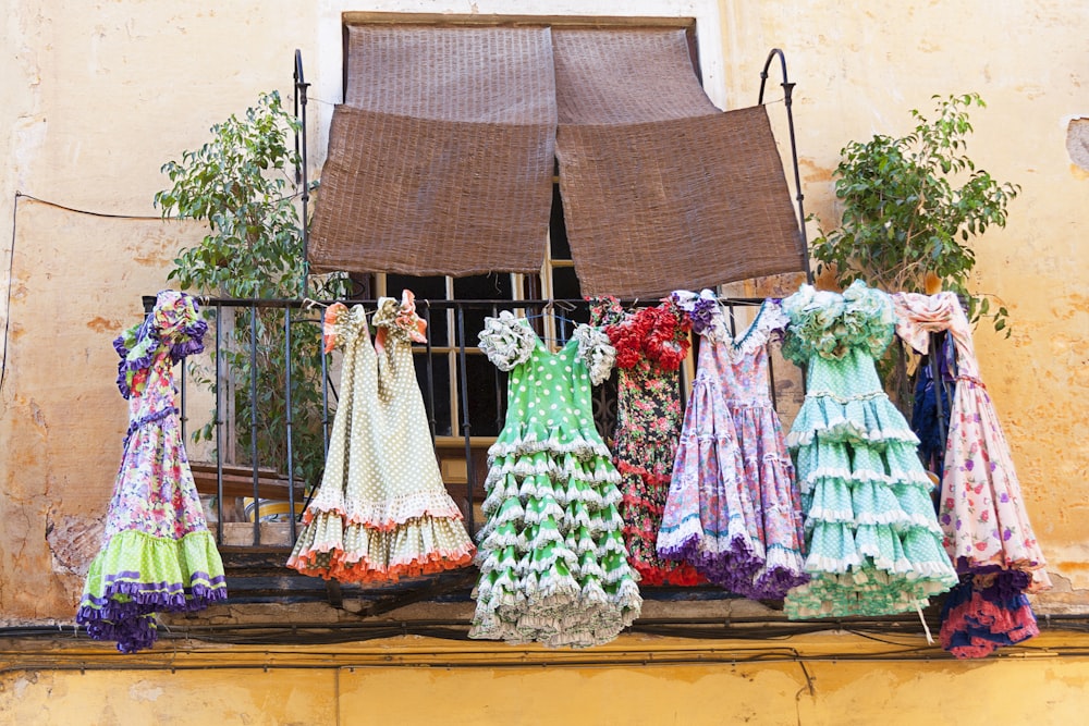 vestido floral verde e marrom