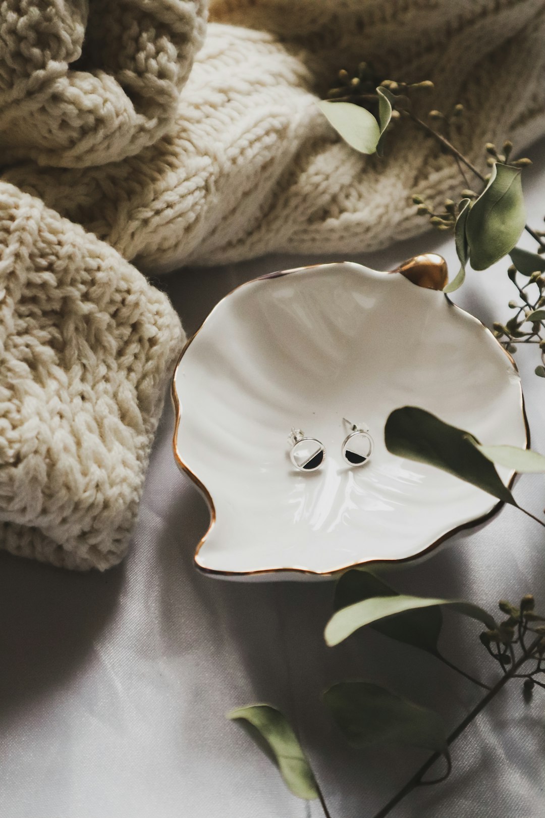 white and green floral ceramic plate with white powder