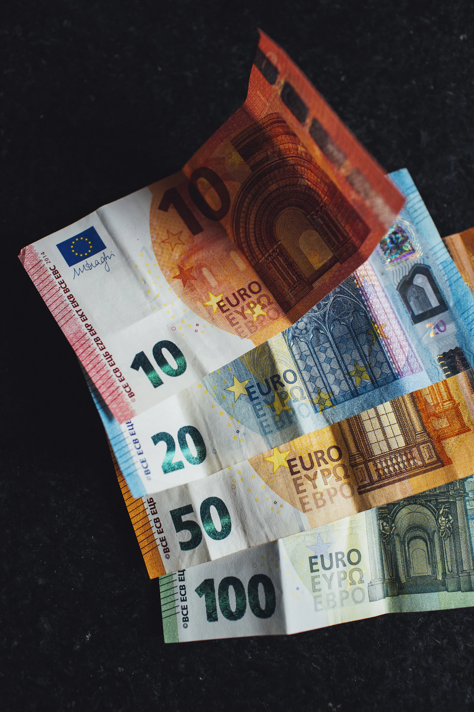 Ilustracja artykułu:: Stablecoiny w&nbsp;euro rosną o&nbsp;128 procent, ale wciąż to mniej niż jedna czwarta procenta rynku