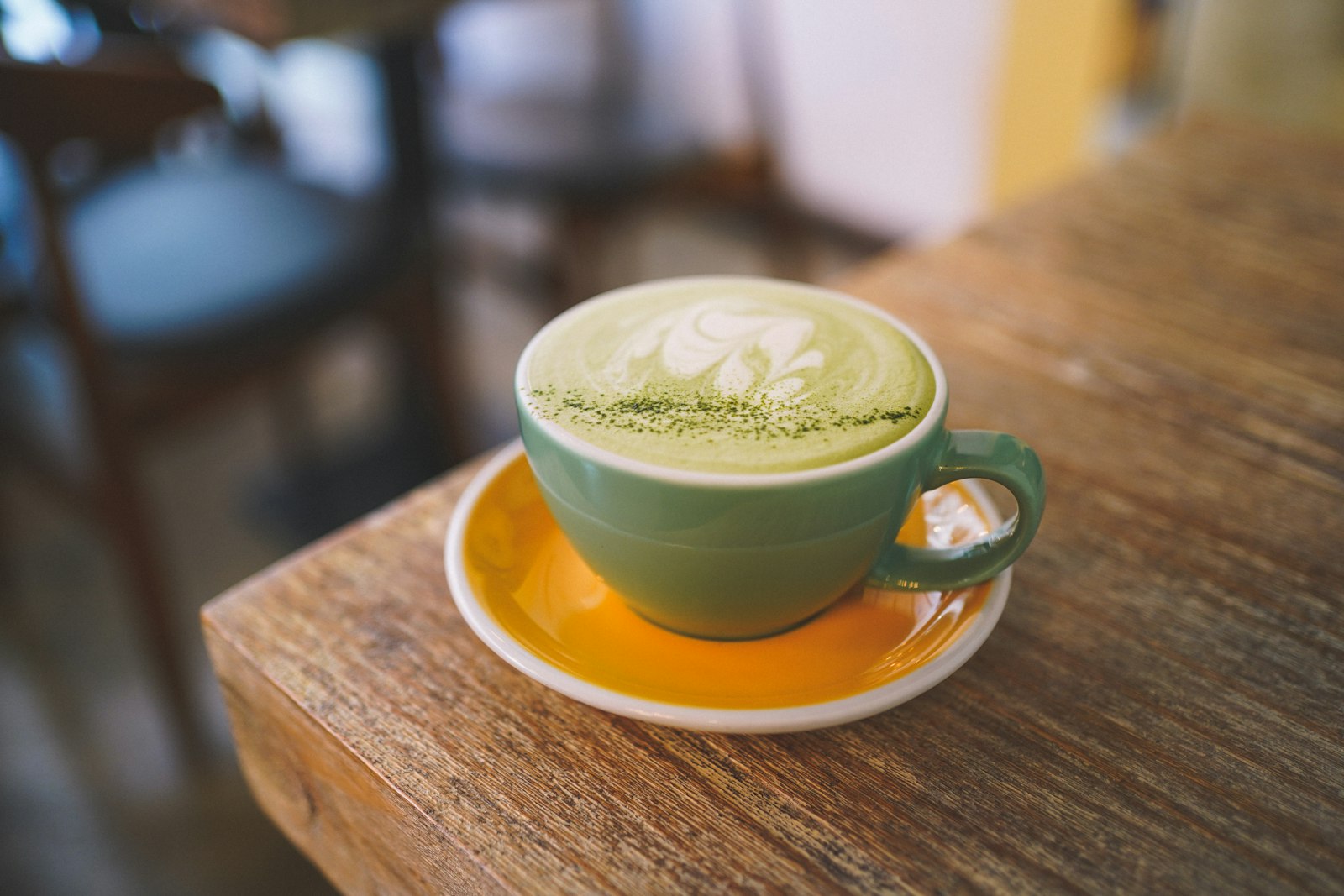 Sony a7 III + Sony FE 35mm F1.8 sample photo. Green ceramic mug with photography