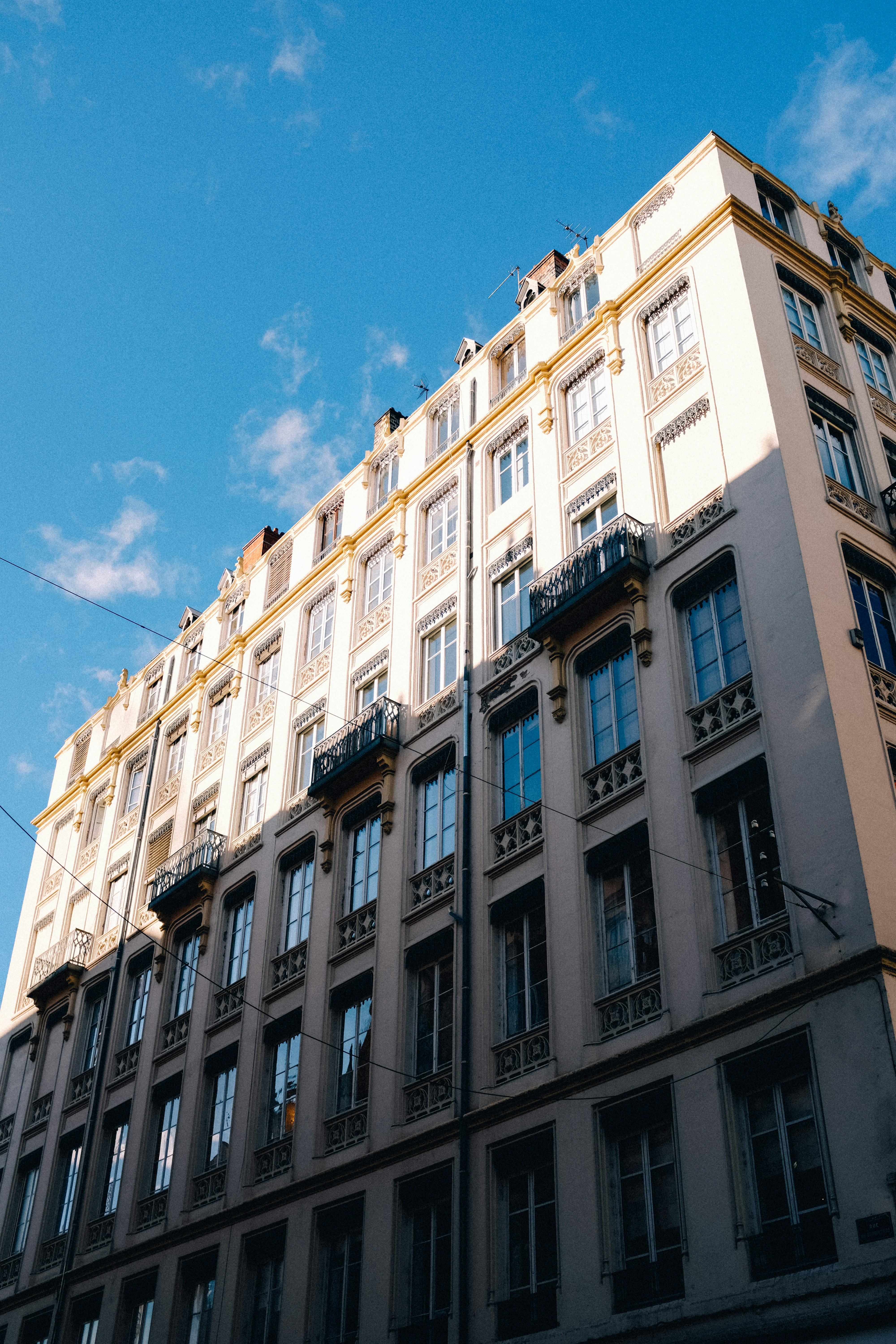 Photo by adrienolichon