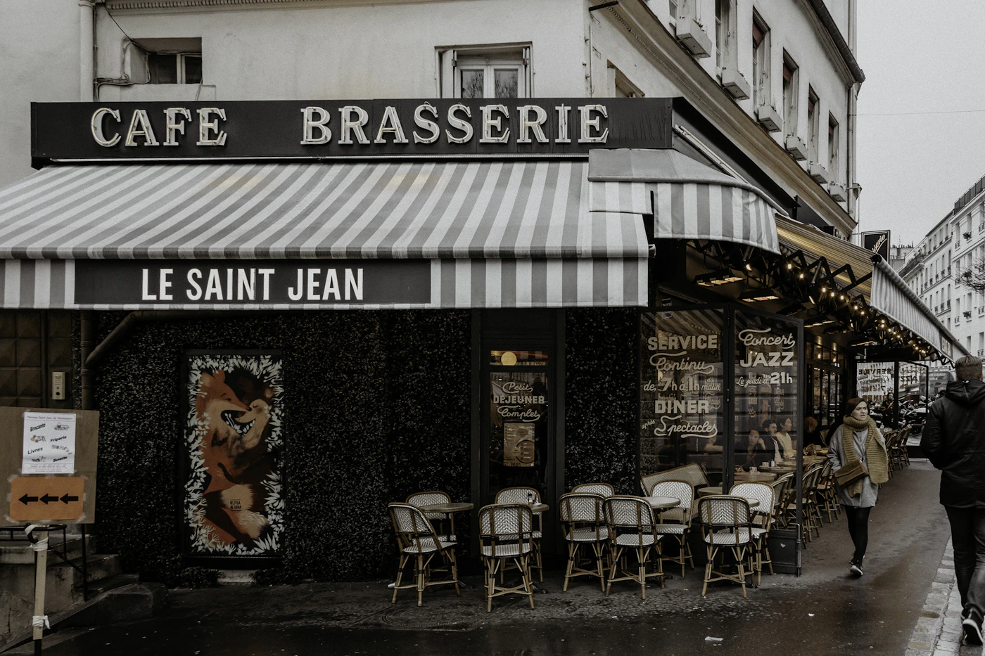 A welcoming Parisian bistro interior