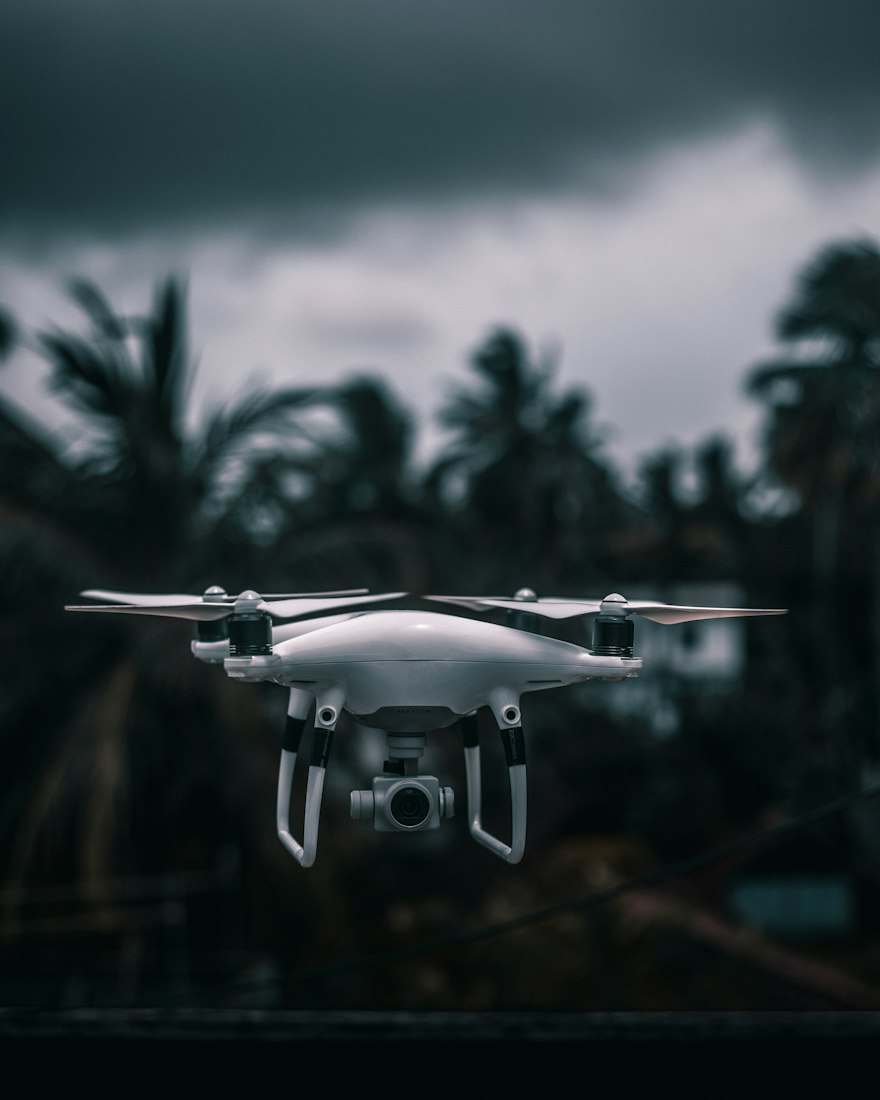 Drone com câmera em voo