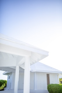 A modern hospital exterior showcasing the blue-white theme.