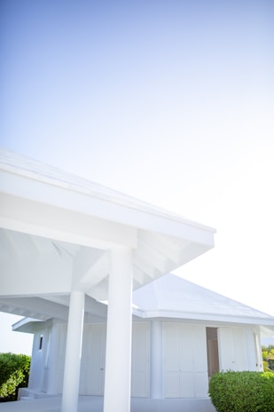 A modern hospital exterior showcasing the blue-white theme.