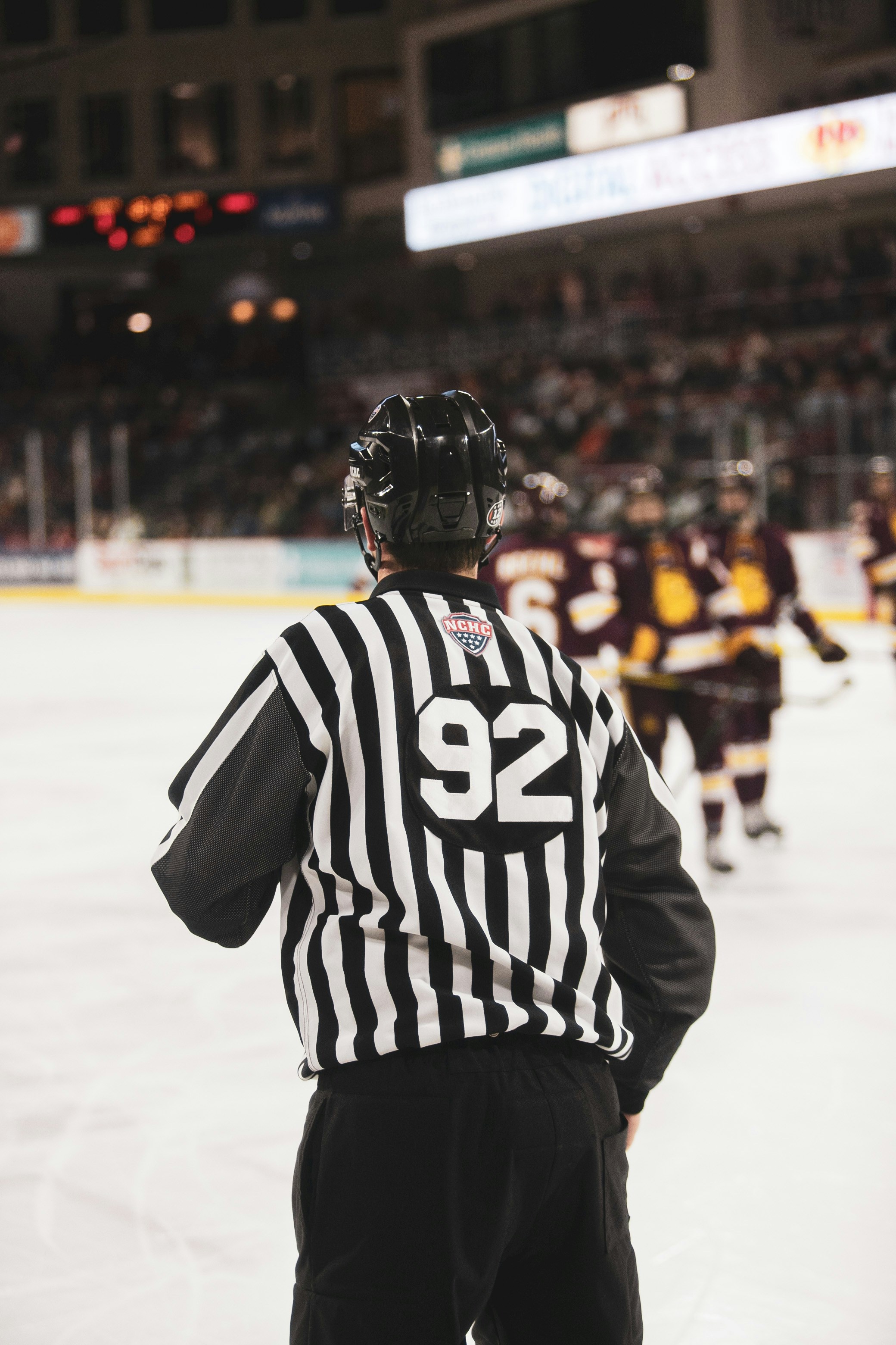 9 Ice Hockey Referee Signals and Their Meanings