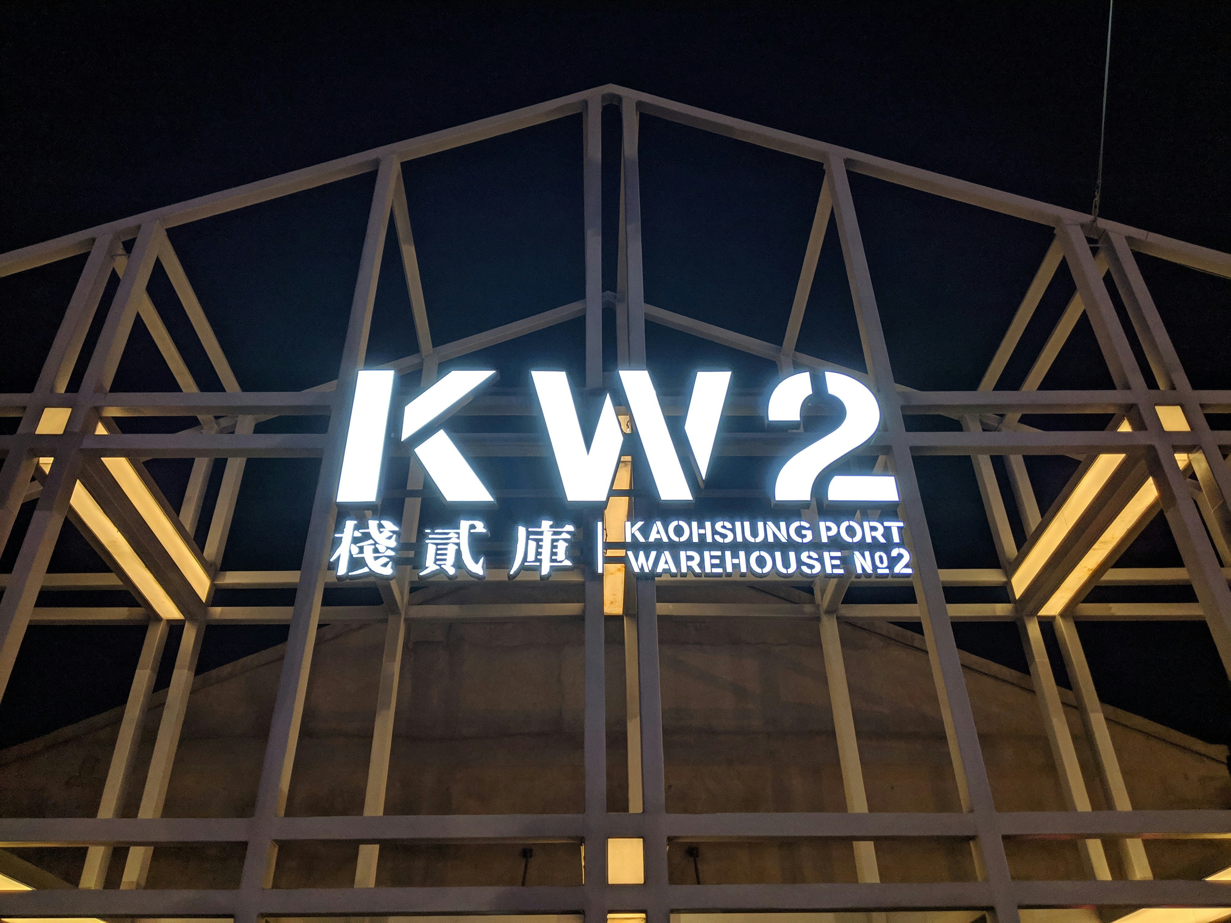 photo-1580703908865-09bcd13cd1a4