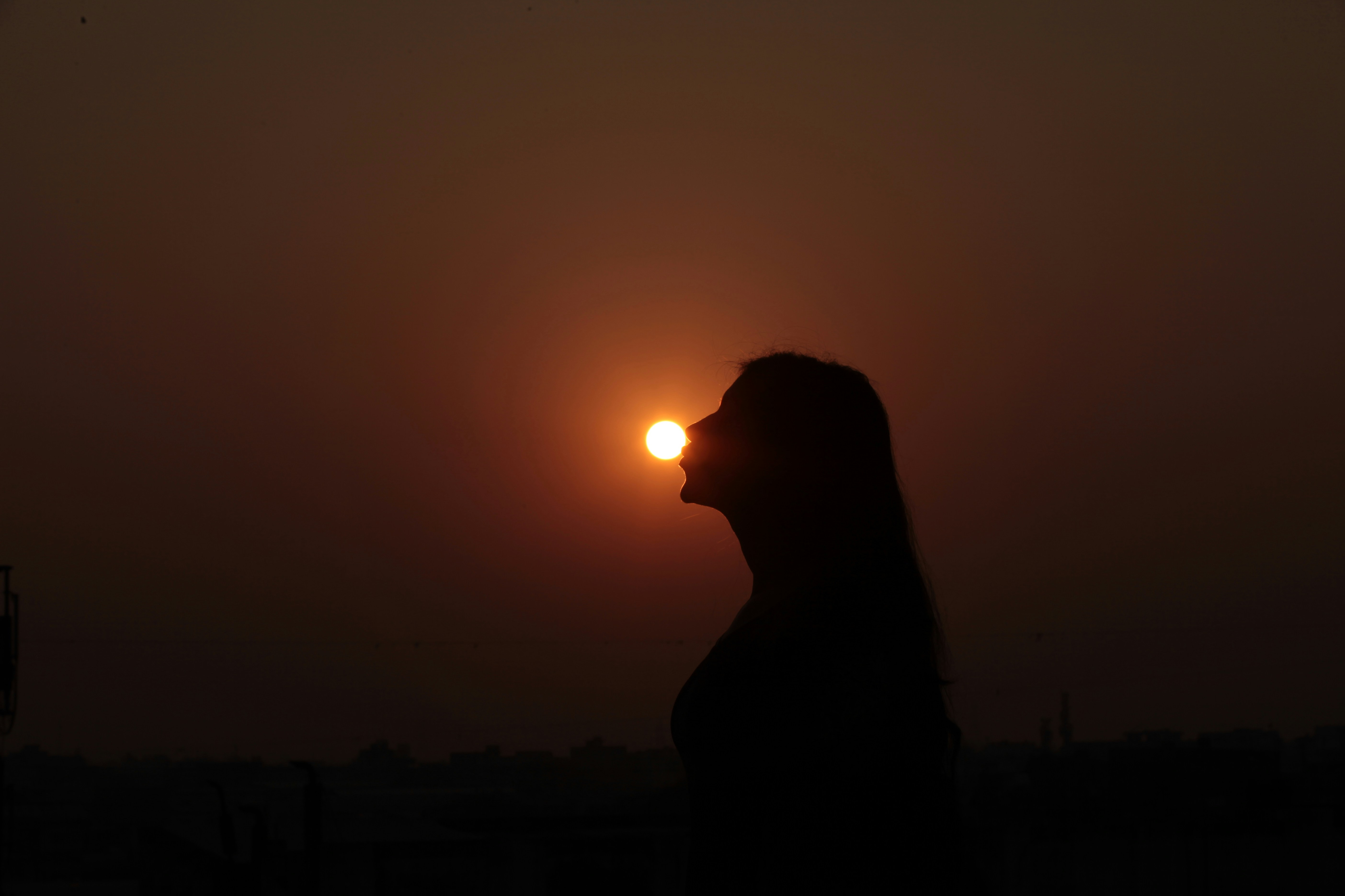 태양을 삼킨 여자 줄거리 요약 및 다시보기 정보 이미지1