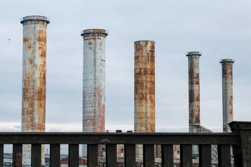 brown and gray concrete pillar