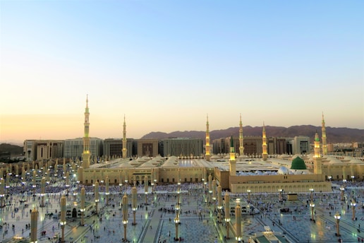 Top-5-Hajj-&-Umrah-Tour-Operators-in Bhiwandi-Mumbra-&-Thane District – 2025 Edition