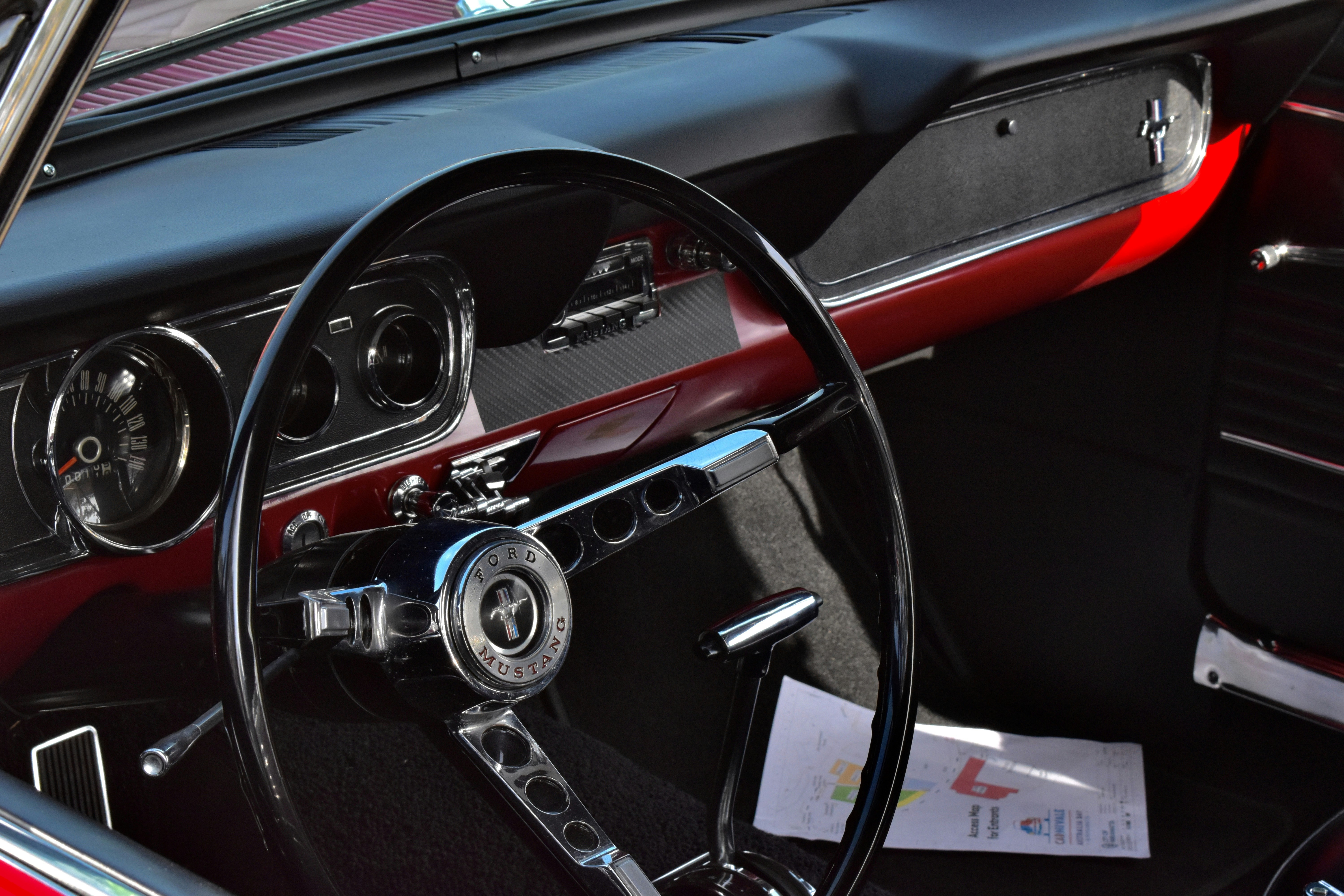 black mercedes benz steering wheel