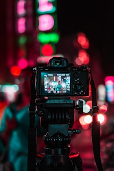 black dslr camera on black tripod