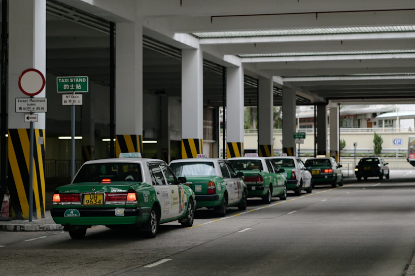 A bustling taxi stand in Cali where Solidarix cooperative drivers gather before their shifts.