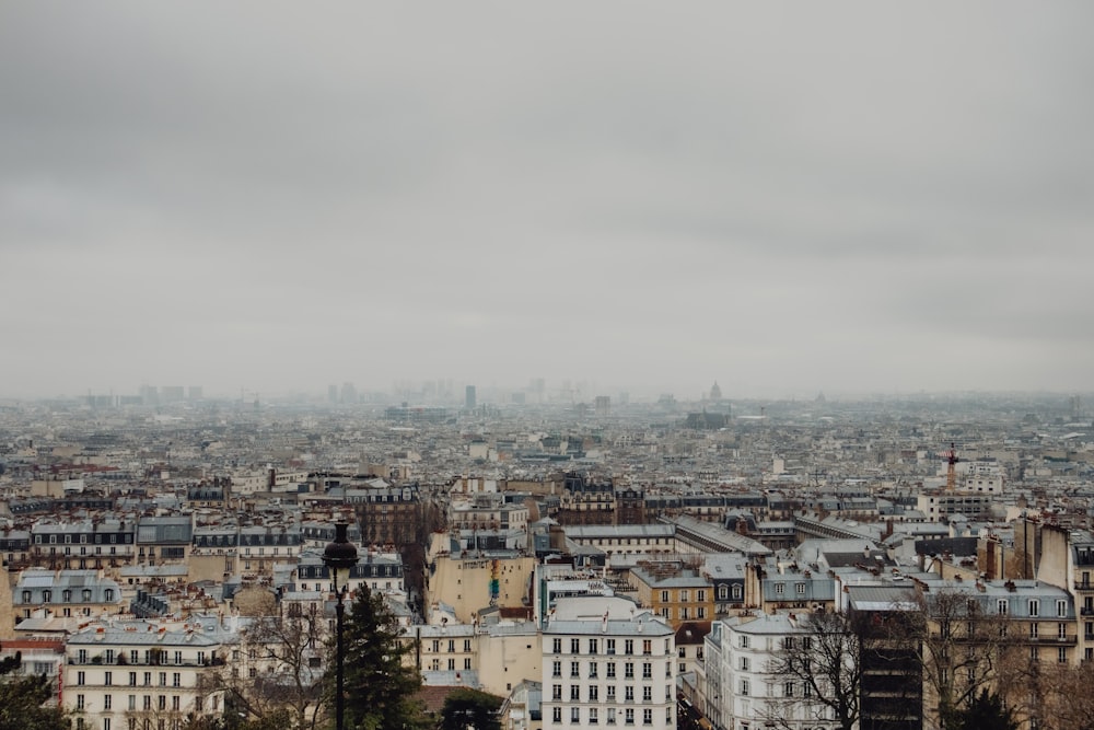 Vue aérienne des bâtiments de la ville pendant la journée