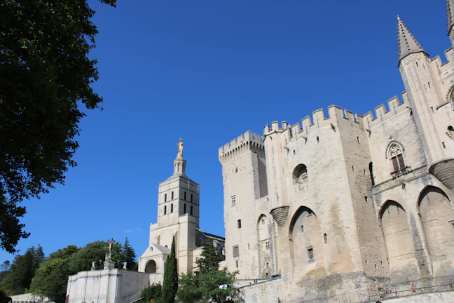 Avignon Budget Travel: 3-Day Backpacking Itinerary