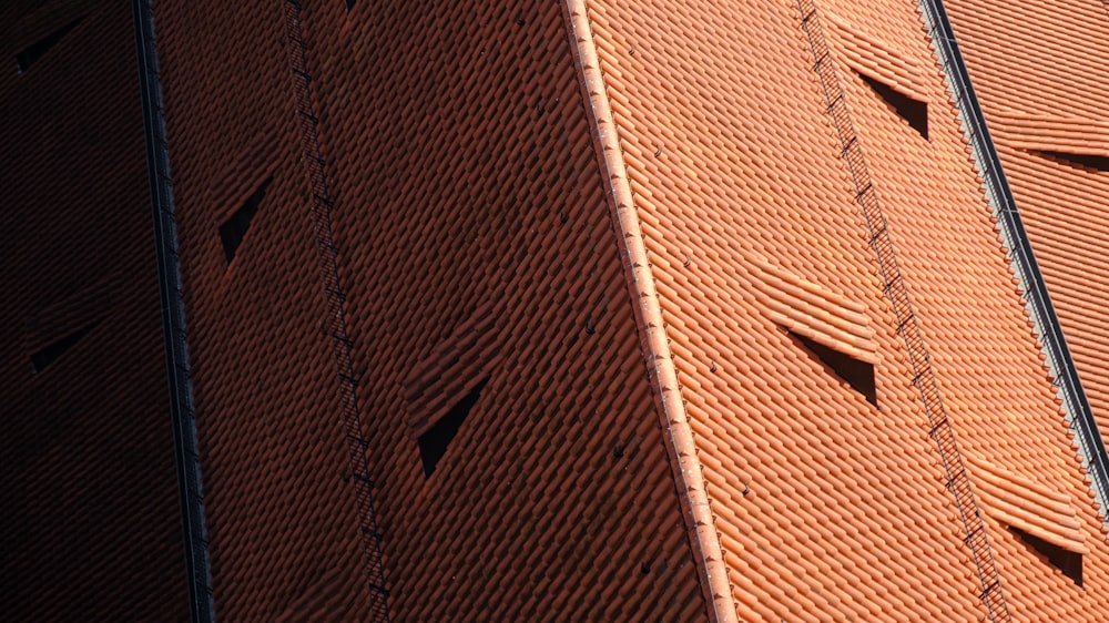 Pared de ladrillo marrón y negro