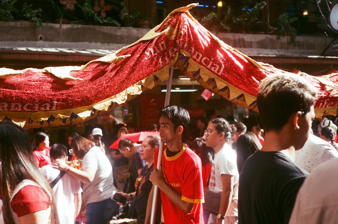 photo of Binondo Temple near Manila Bay