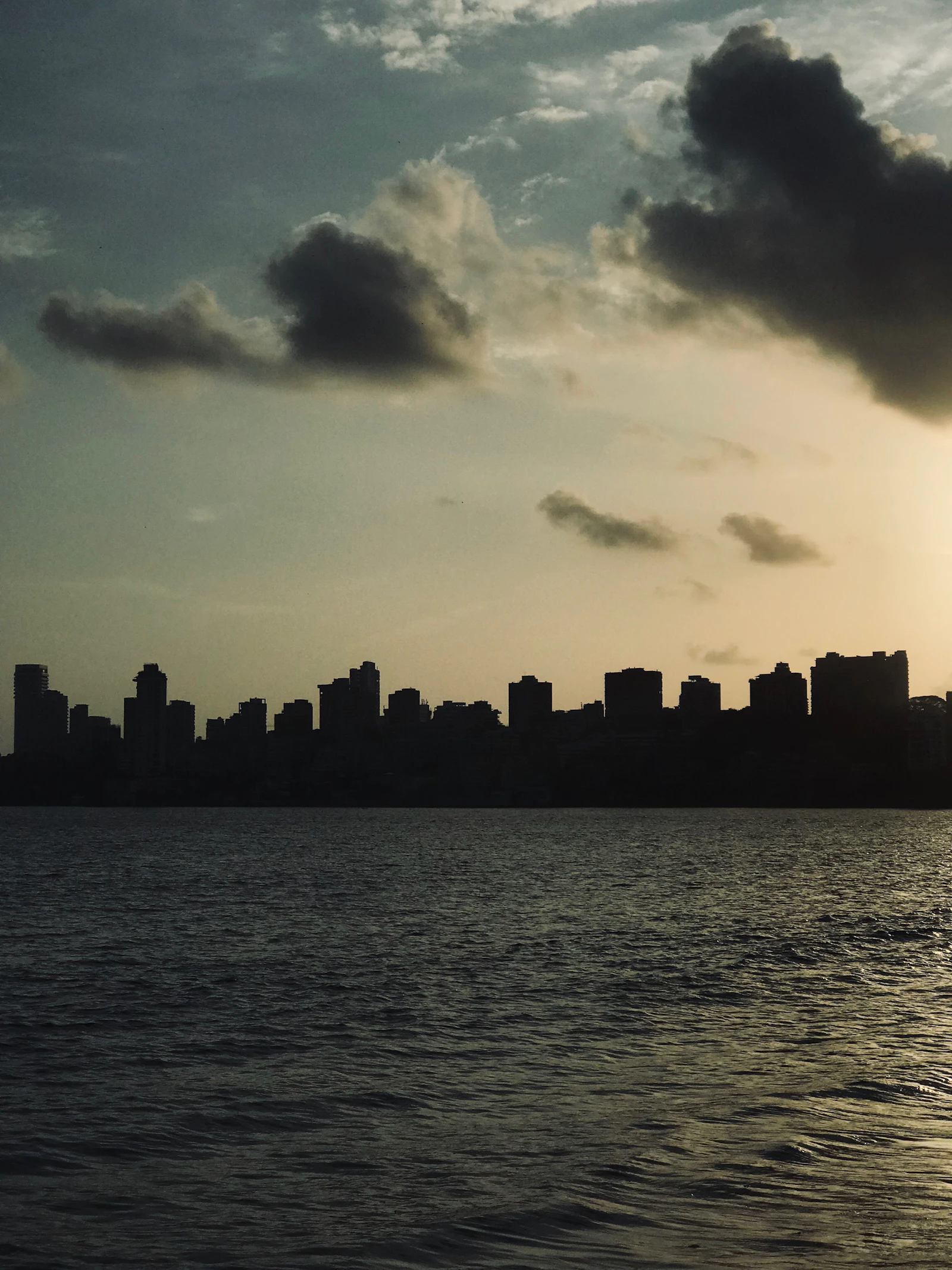 10 Mumbai Budget Finds Locals Actually Use (2026) - Travel guide for Mumbai