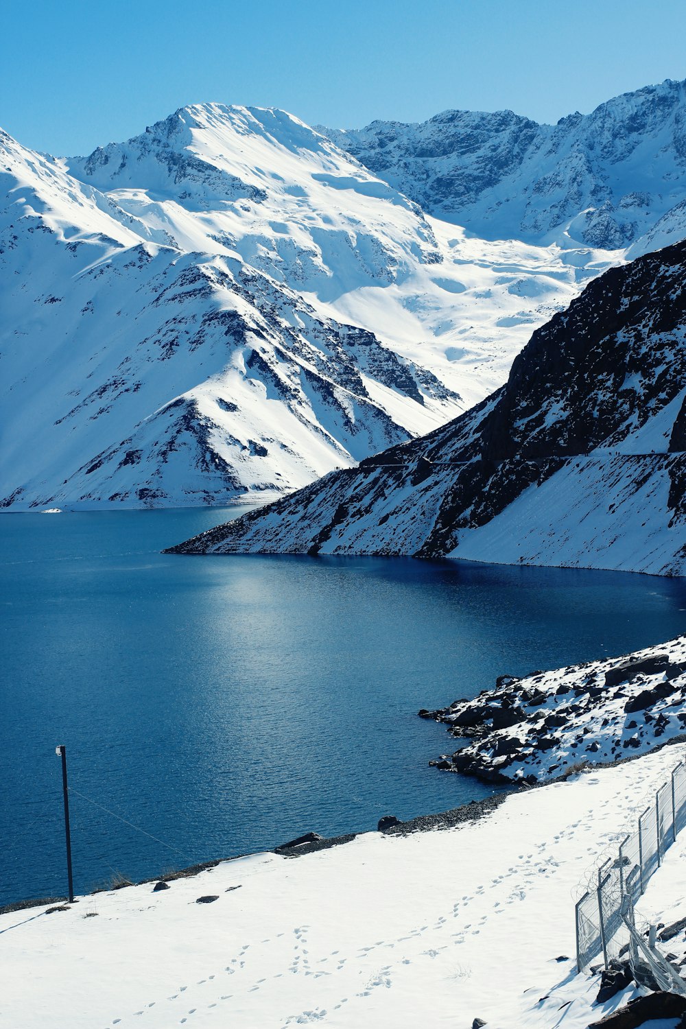 lake in the middle of mountains