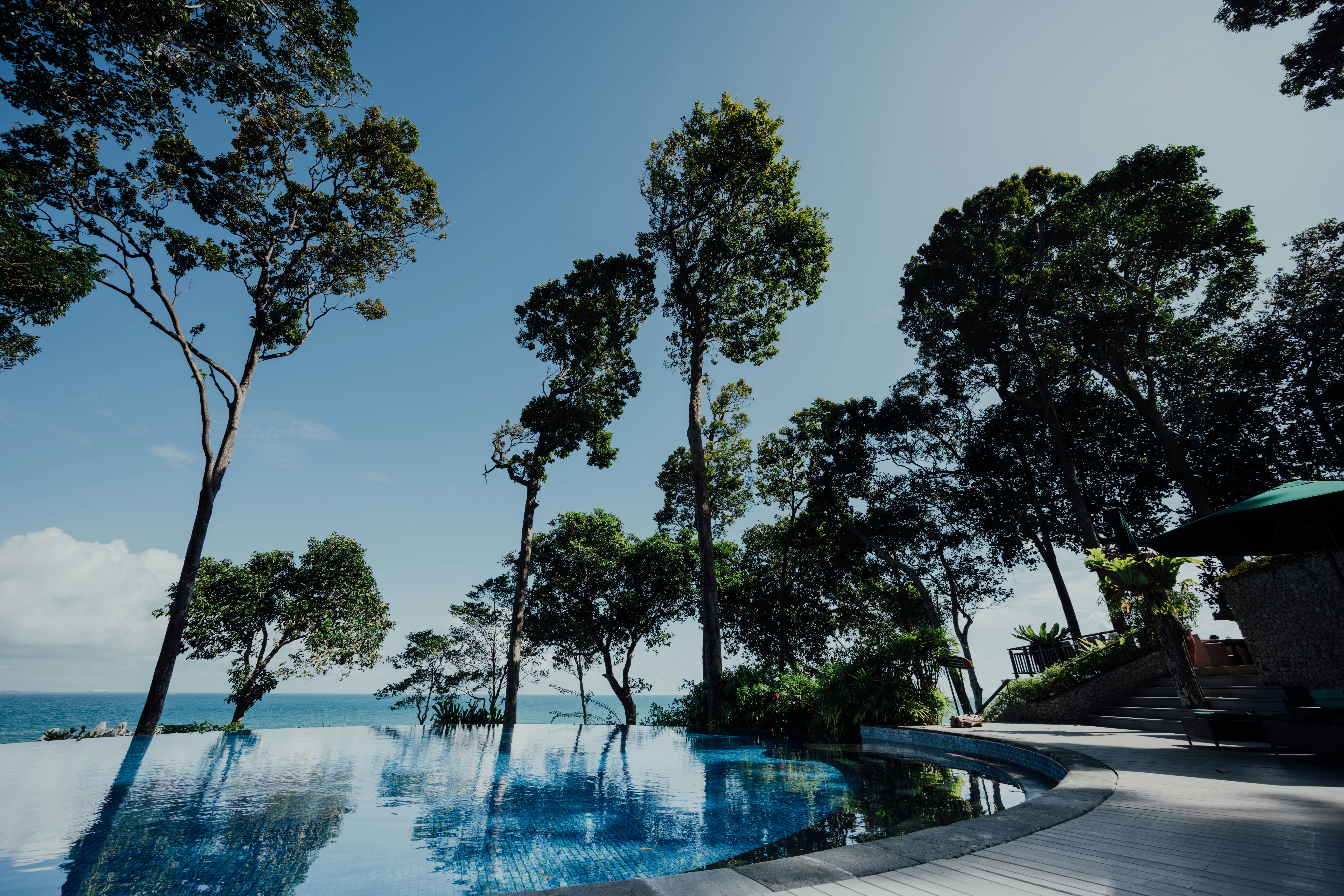 Exploring frameless glass staircases Sunshine Coast Qld