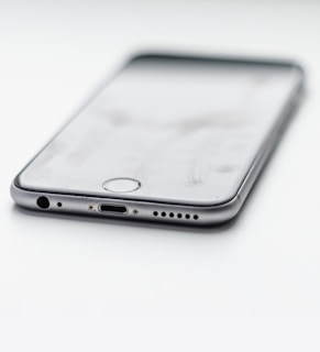 Side view of chillax shake disposable showing USB Type-C charging port and curved screen