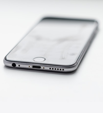 Side view of chillax shake disposable showing USB Type-C charging port and curved screen