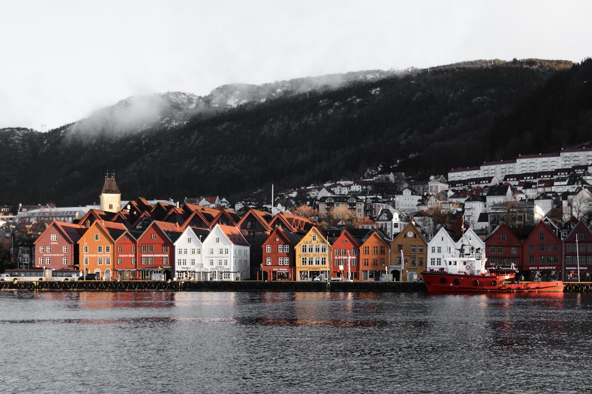 Fløyen Bergen — panoramic view down to Bryggen and harbour from the summit
