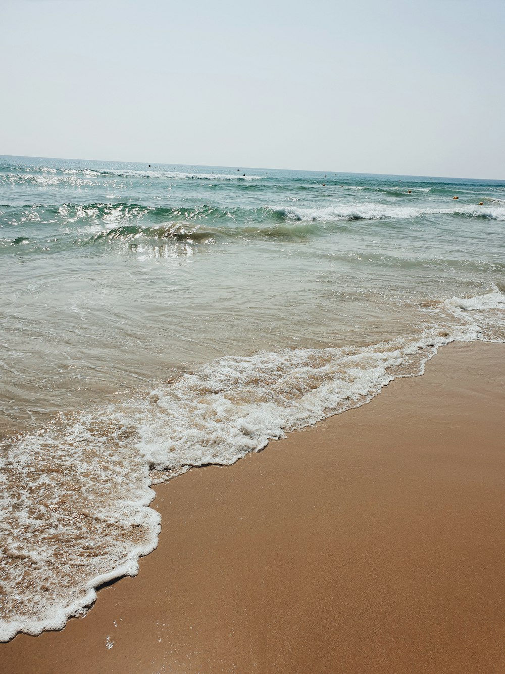 ocean waves crashing on shore during daytime