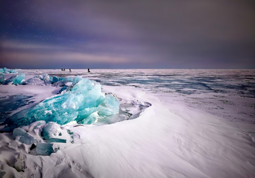 Glace sur le plan d’eau pendant la journée