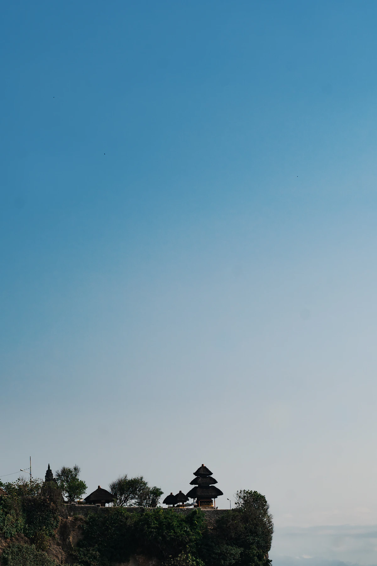 Scenic highlights of Sunrise Oceanfront Vinyasa Flow in Uluwatu