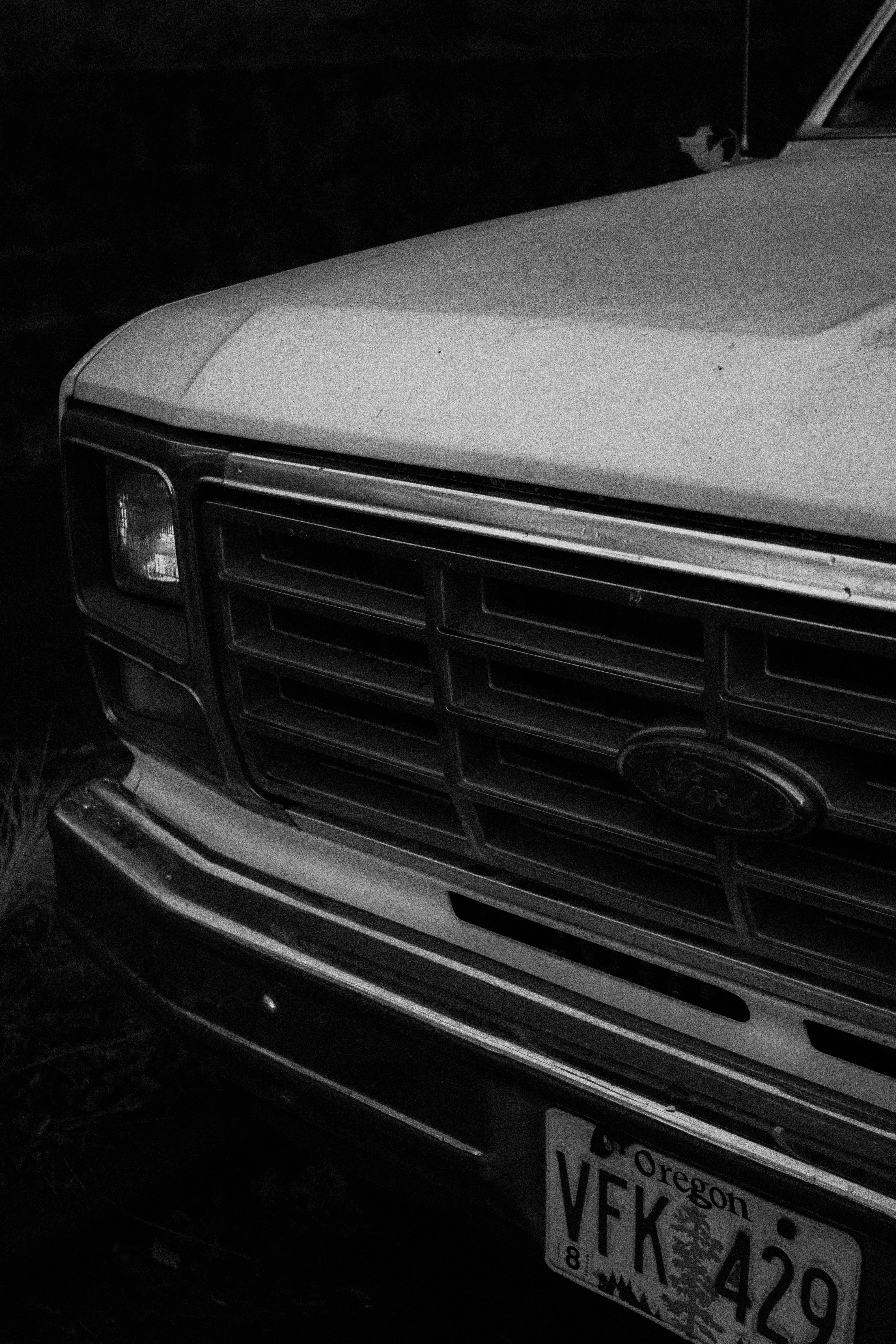 White Car With White And Brown Snow Photo Free Portland Image On Unsplash