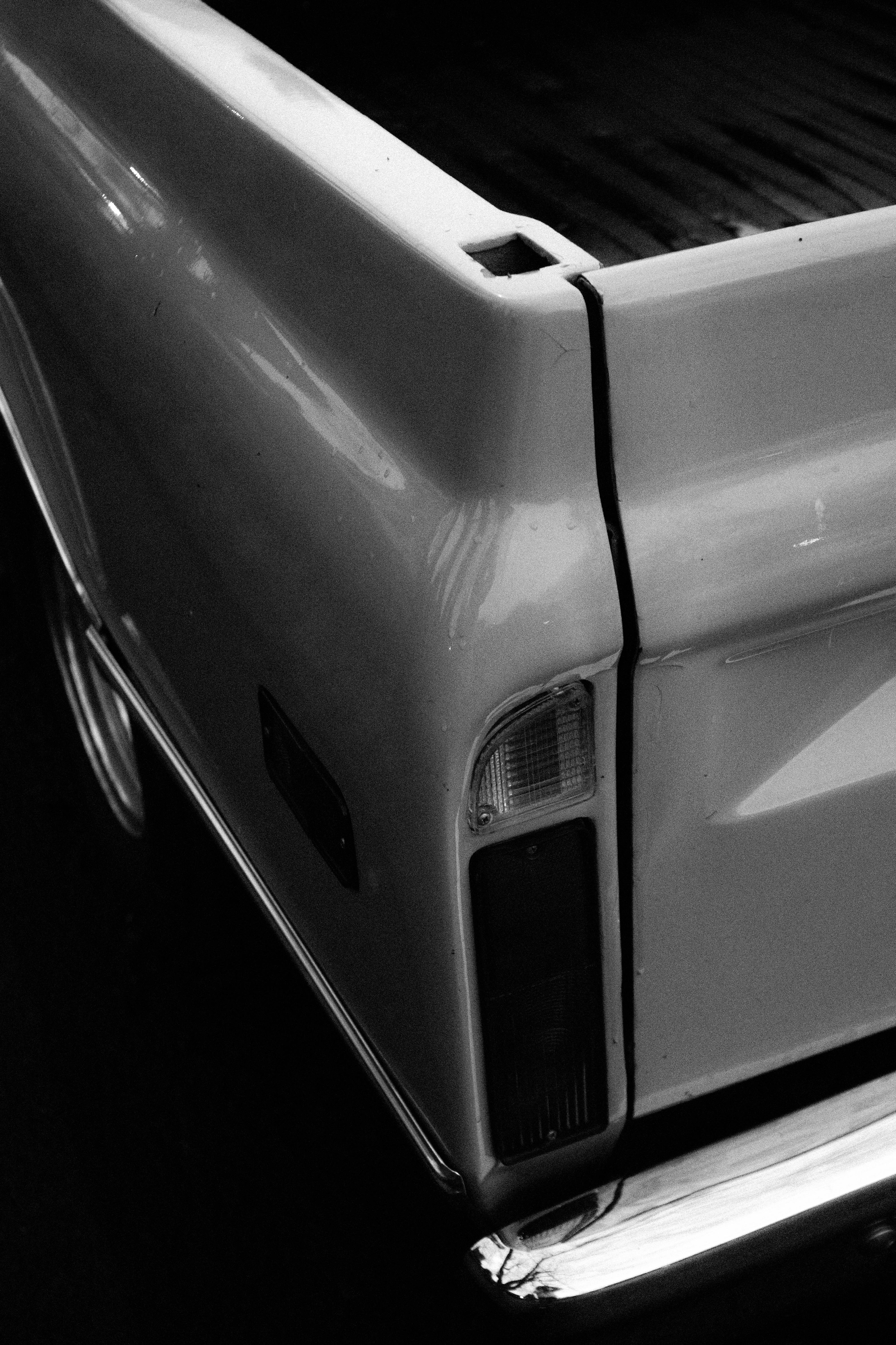 photo-1581044134764-3c2a29d1aeba?ixid=M3wxMjA3fDB8MXxzZWFyY2h8MTF8fGJveCUyMHRydWslMjBrYXJvc2VyaSUyMHRydWslMjBib3glMjB0cnVrJTIwJTIwa2Fyb3NlcmklMjBib3glMjBwZW5kaW5naW4lMjBhbWJ1bGFuY2V8ZW58MHx8fHwxNzY0MTYxNjI3fDA\u0026ixlib=rb-4.1.0