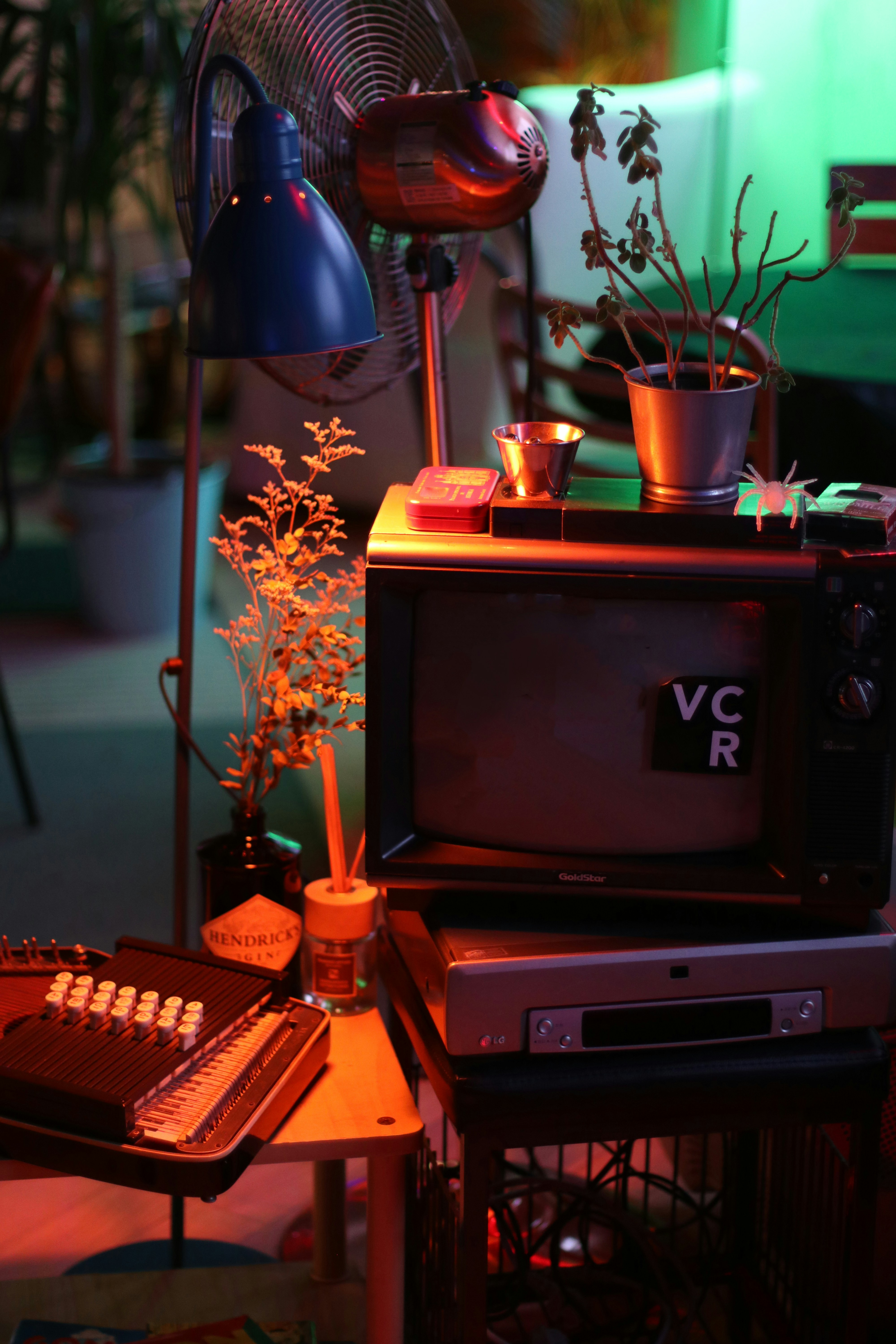 Jenis televisi untuk dekorasi rumah TV VCR (unsplash)