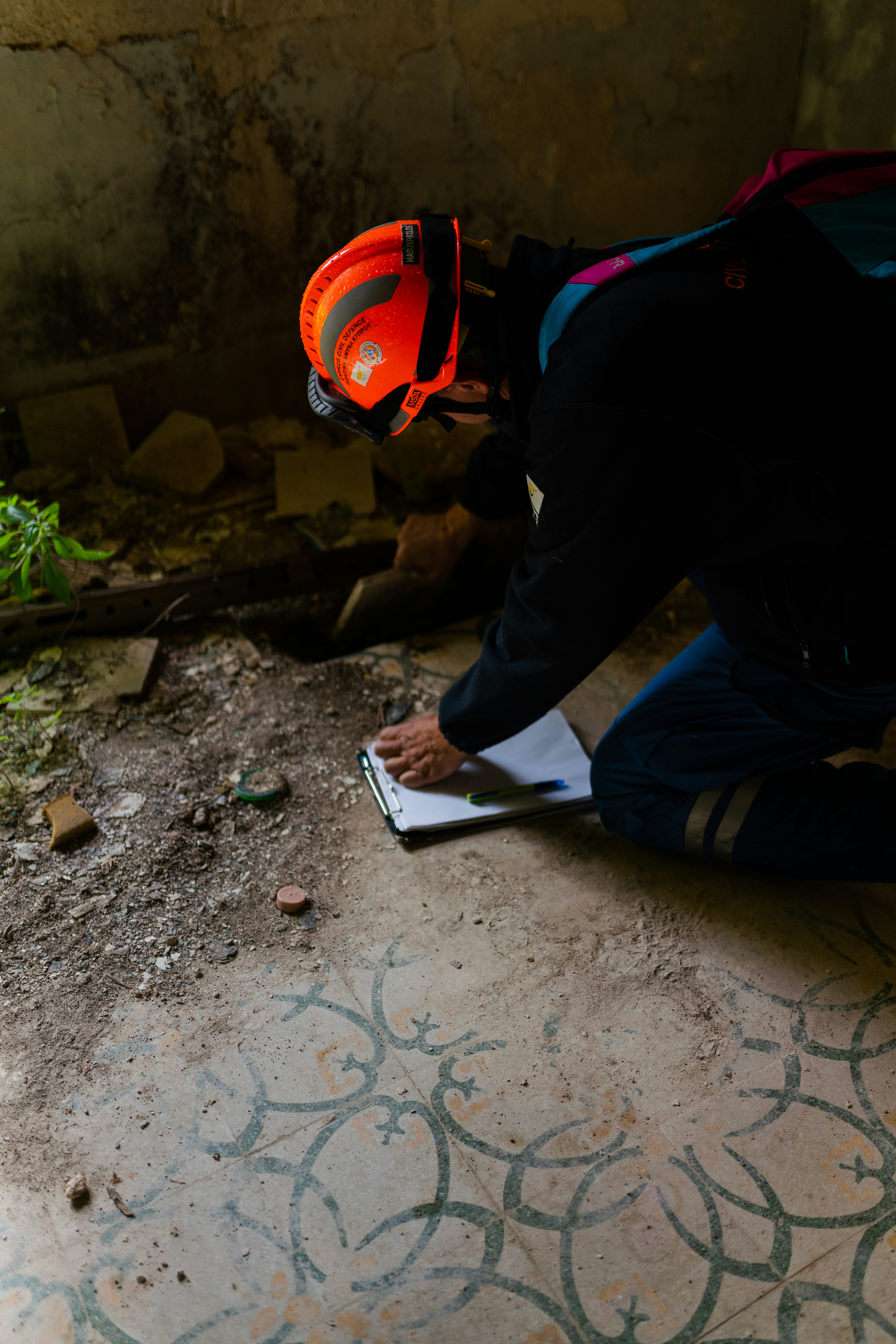 photo-1581094487457-53e834445958?ixid=M3