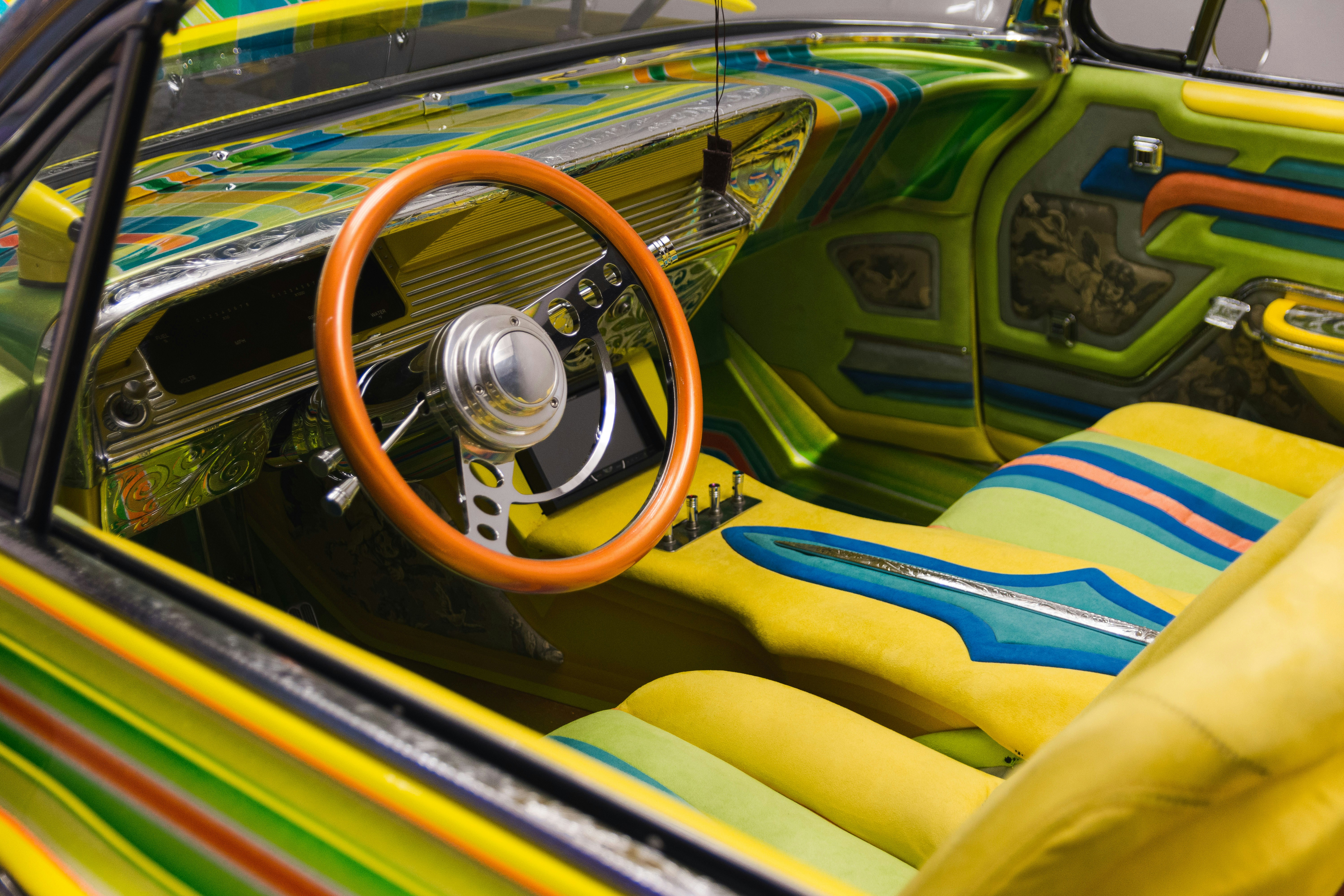 low poly cars, geometric designs, colorful backgrounds, modern automotive, ilustrasi artikel  Stunning Low Poly Art Car Wallpapers for Your Desktop 3