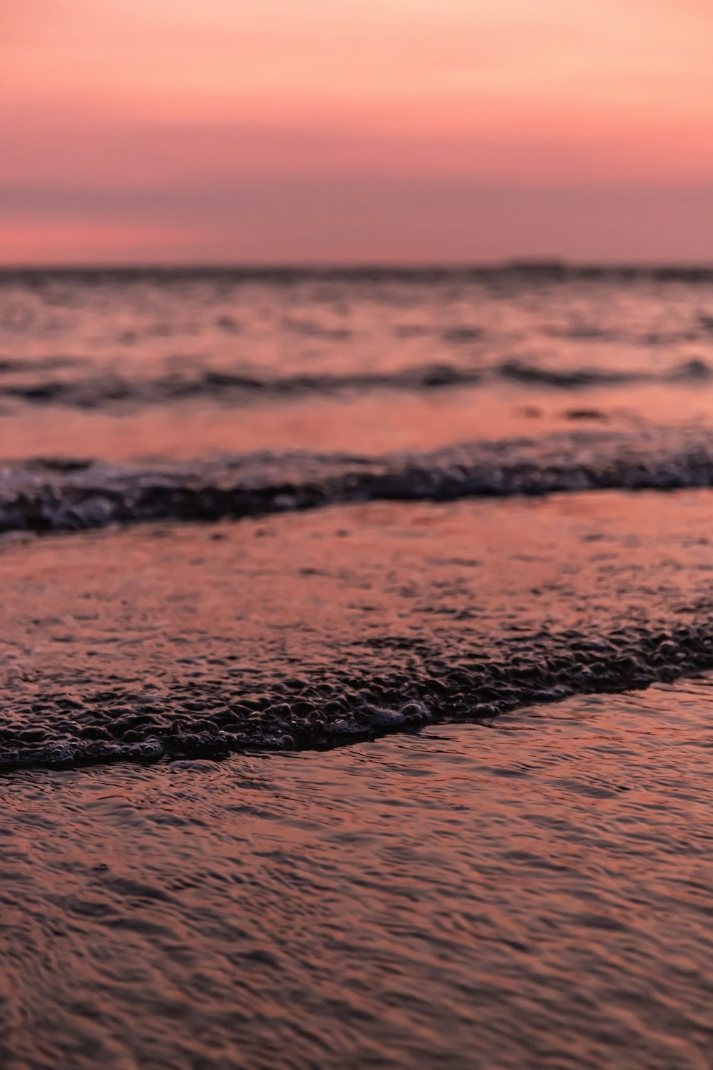 昼間に海岸に打ち寄せる海の波の写真 Unsplashで見つけるメルボルンビックの無料写真