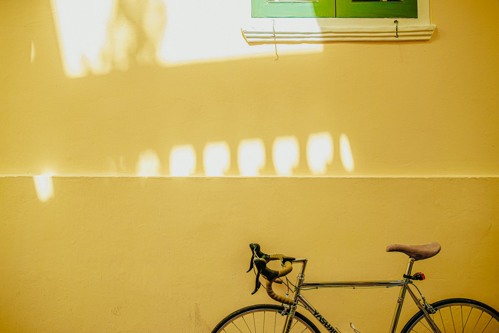 Nikon D610 + Nikon AF-S Nikkor 35mm F1.8G ED sample photo. Black bicycle parked beside photography