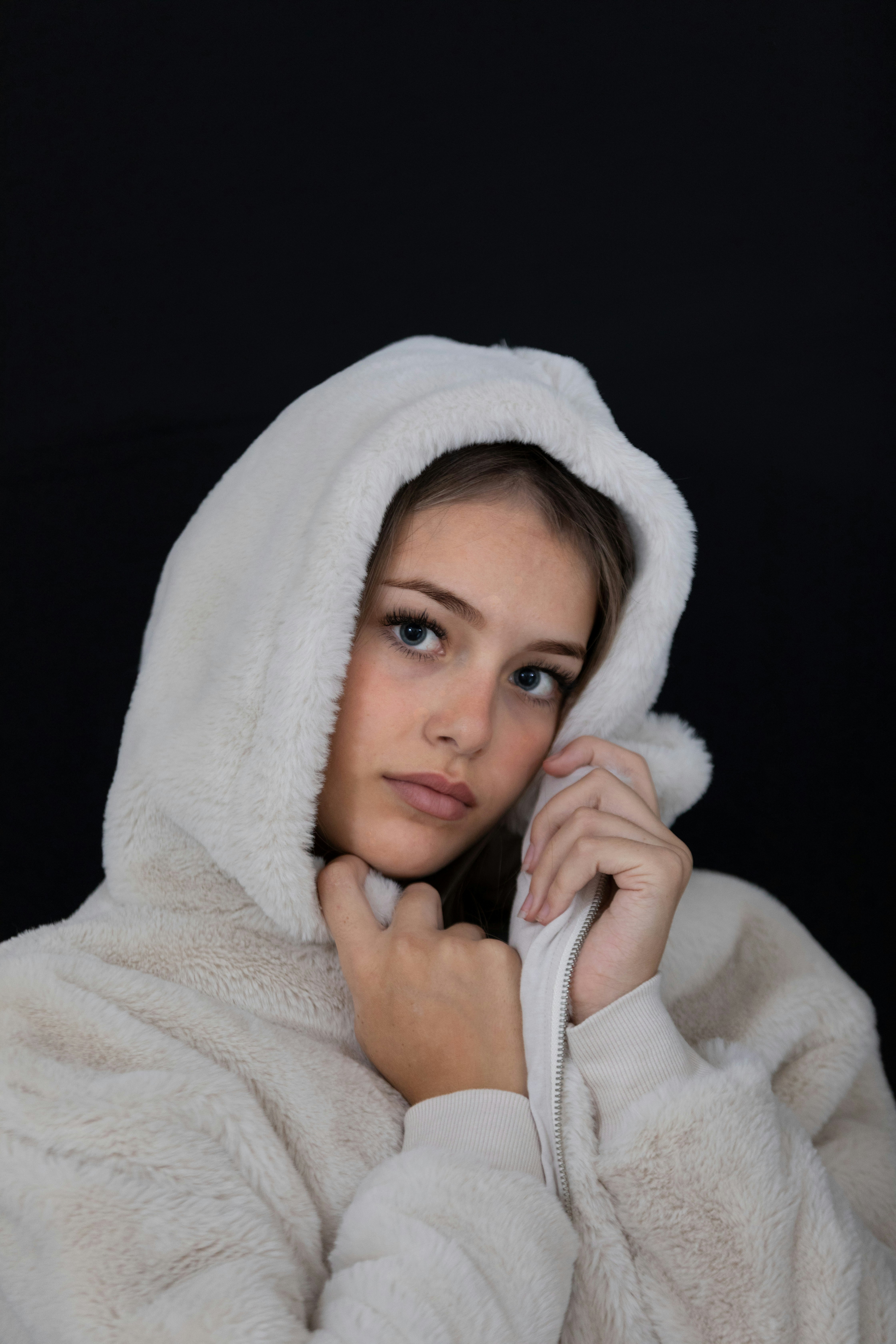 Teen skincare routine, ilustrasi artikel Your Clear Skin Journey: Top 5 Acne Kits for Teen Beginners 9